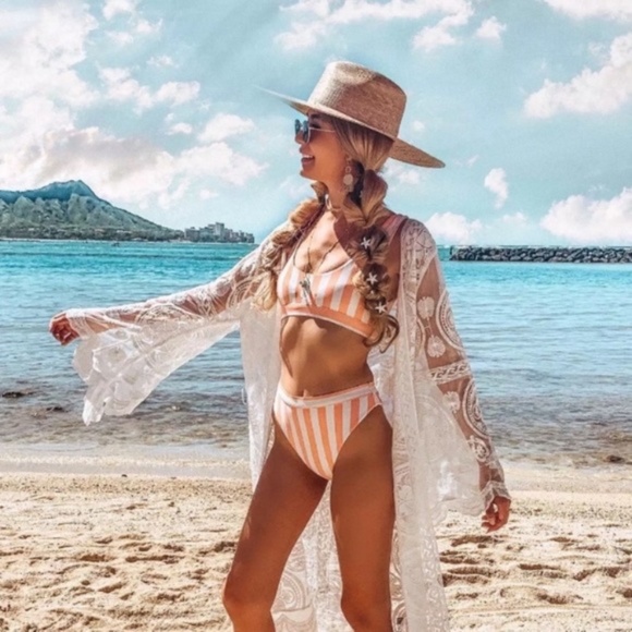 SOLD OUT White Bohemian Scalloped Embriodered Duster Kimono - Picture 3 of 8